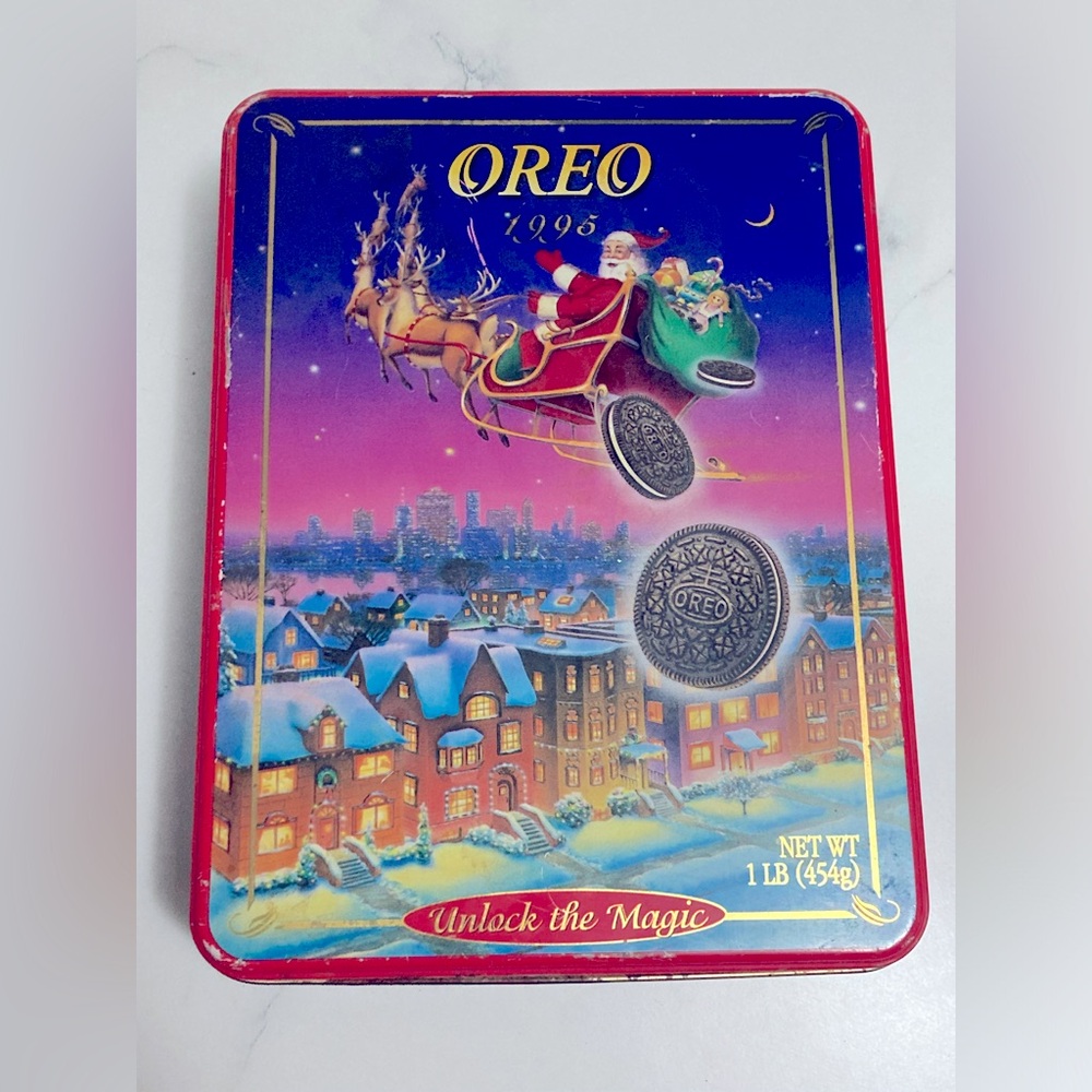 Vintage Oreo 1995 Christmas Tin Collectors Box!